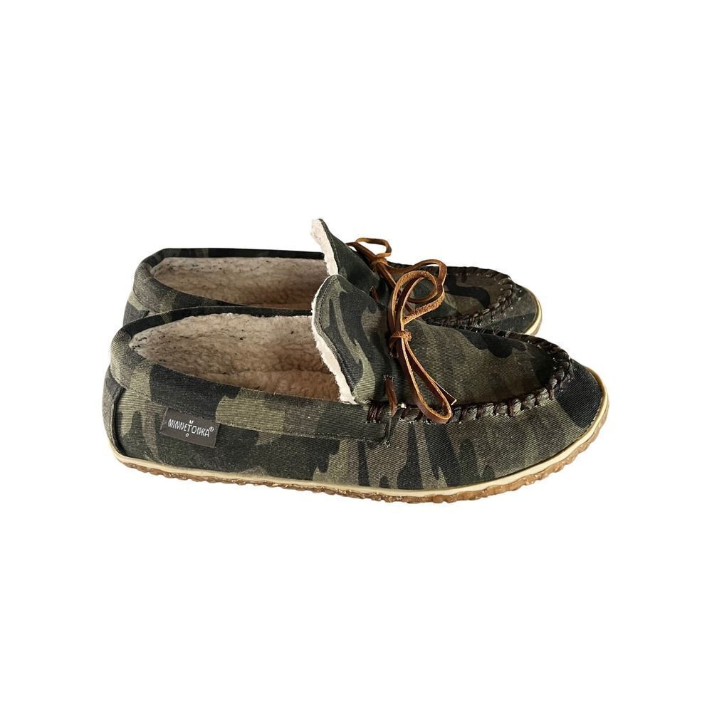 Minnetonka Moccasin Slippers Camo Print Faux Fur Lined Mens Size 11M